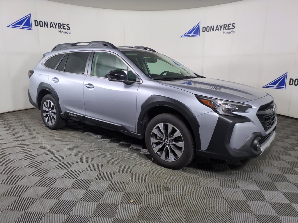 Used 2025 Subaru Outback Limited AWD/4WD image 11