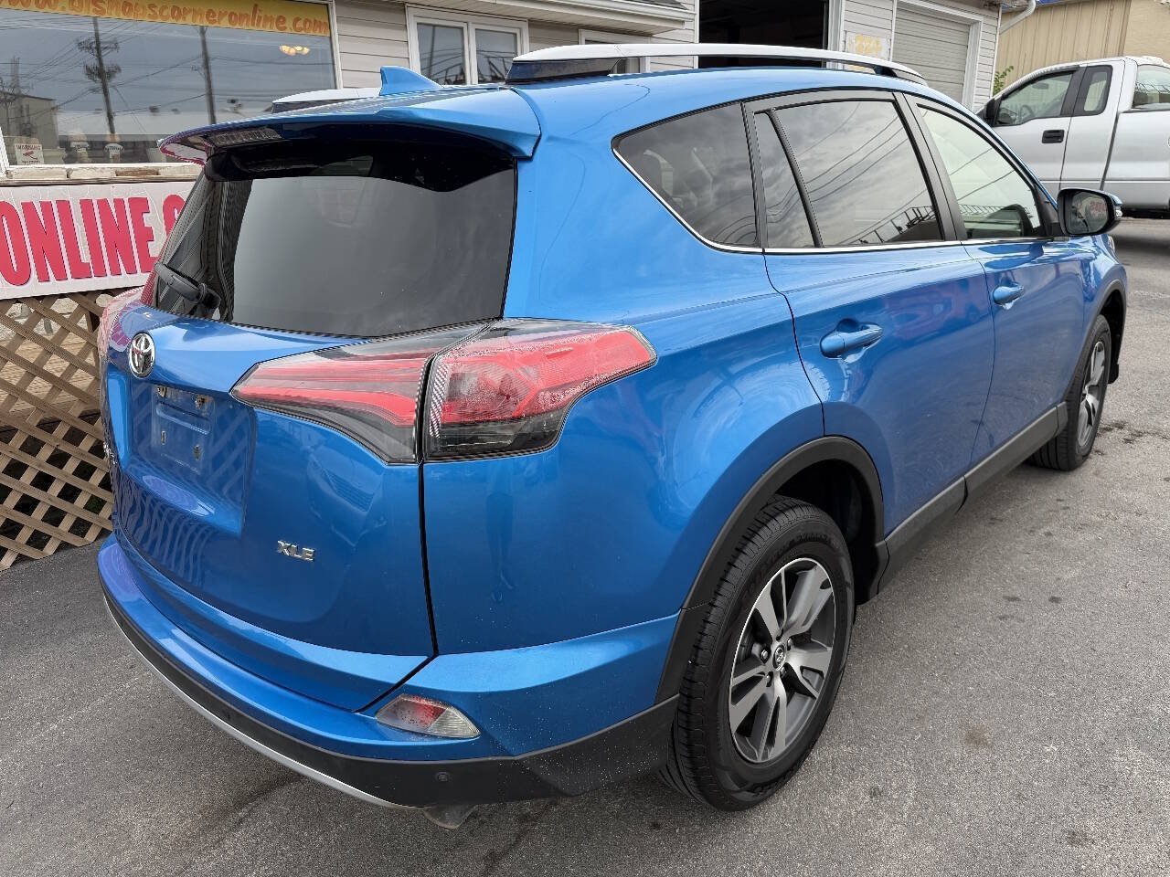 Used 2018 Toyota RAV4 XLE FWD image 10