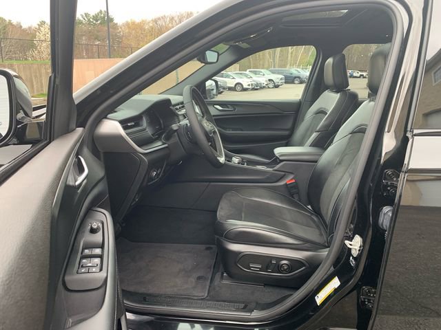 Used 2024 Jeep Grand Cherokee Altitude AWD/4WD image 30