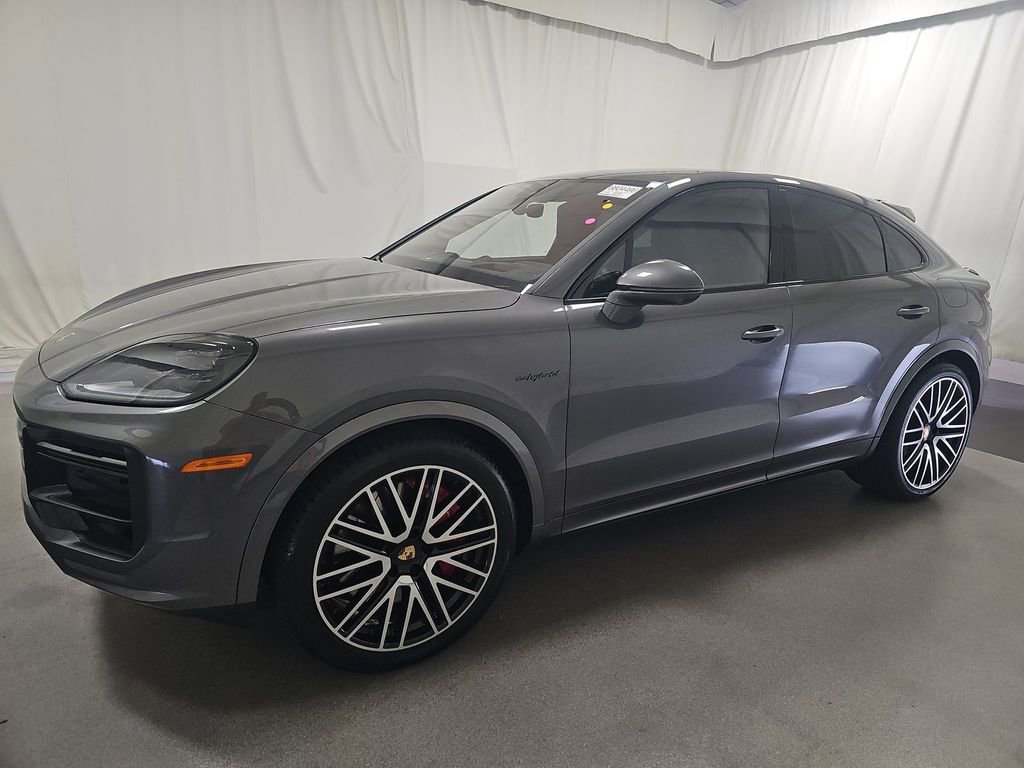 Used 2024 Porsche Cayenne Turbo w/ Technology Package image 3