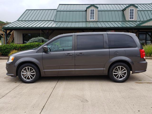 Used 2016 Dodge Grand Caravan SE image 2