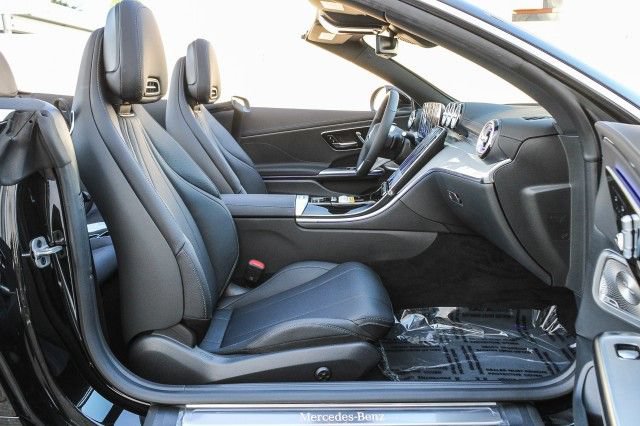 Used 2025 Mercedes-Benz CLE 300 4MATIC Cabriolet image 18