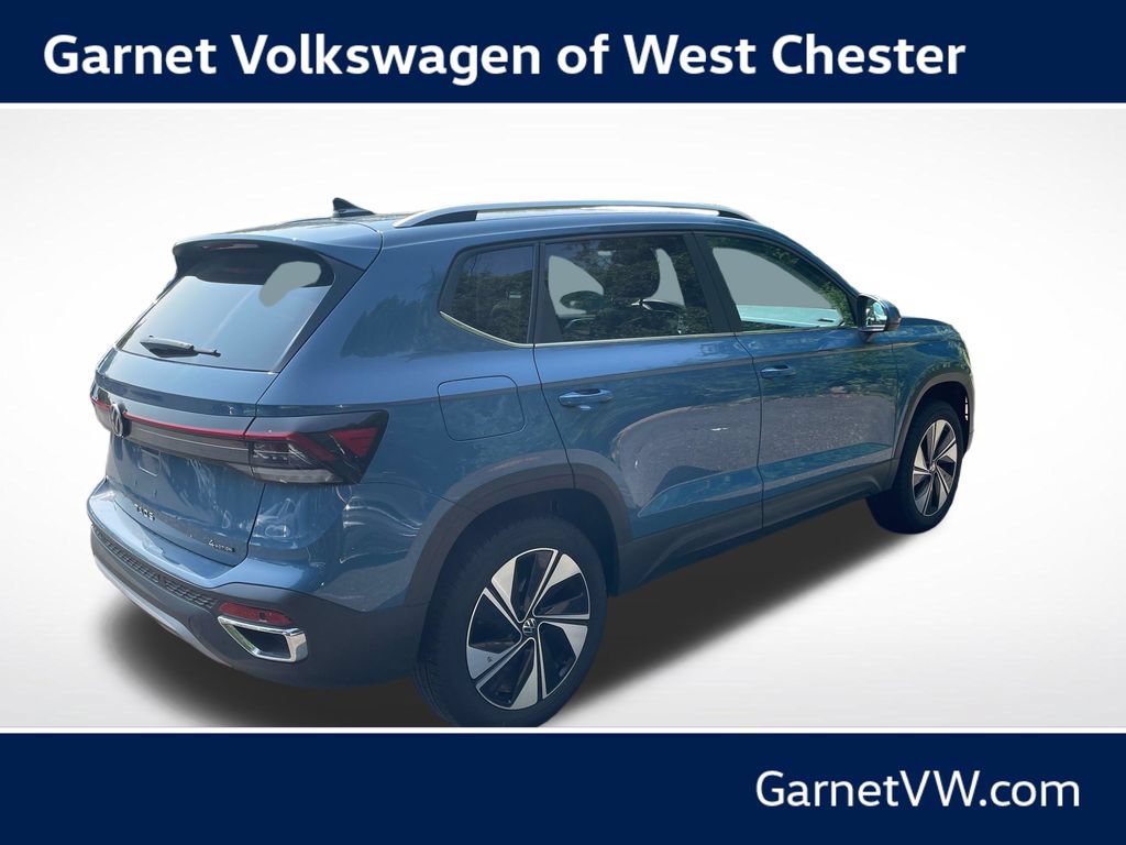 Certified 2025 Volkswagen Taos SE w/ Panoramic Sunroof Package AWD/4WD image 5