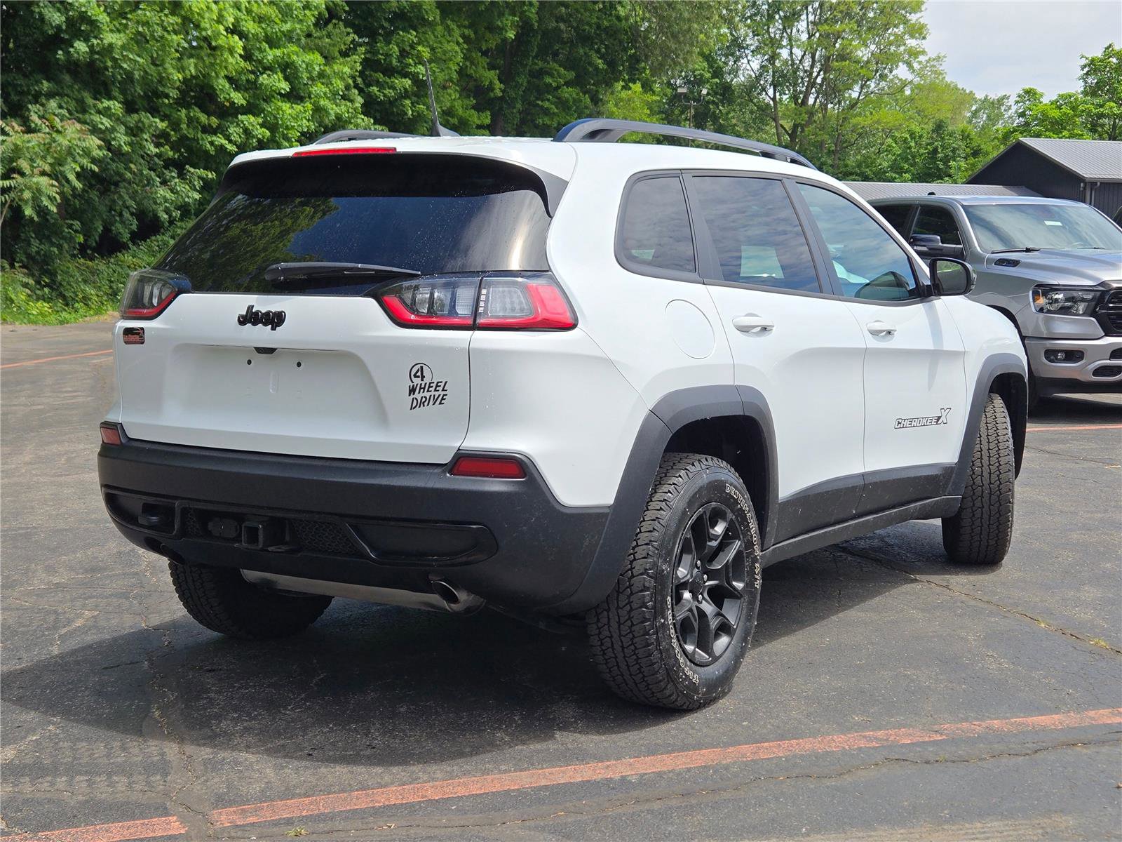 Used 2022 Jeep Cherokee Latitude w/ Sun & Sound Group AWD/4WD image 10
