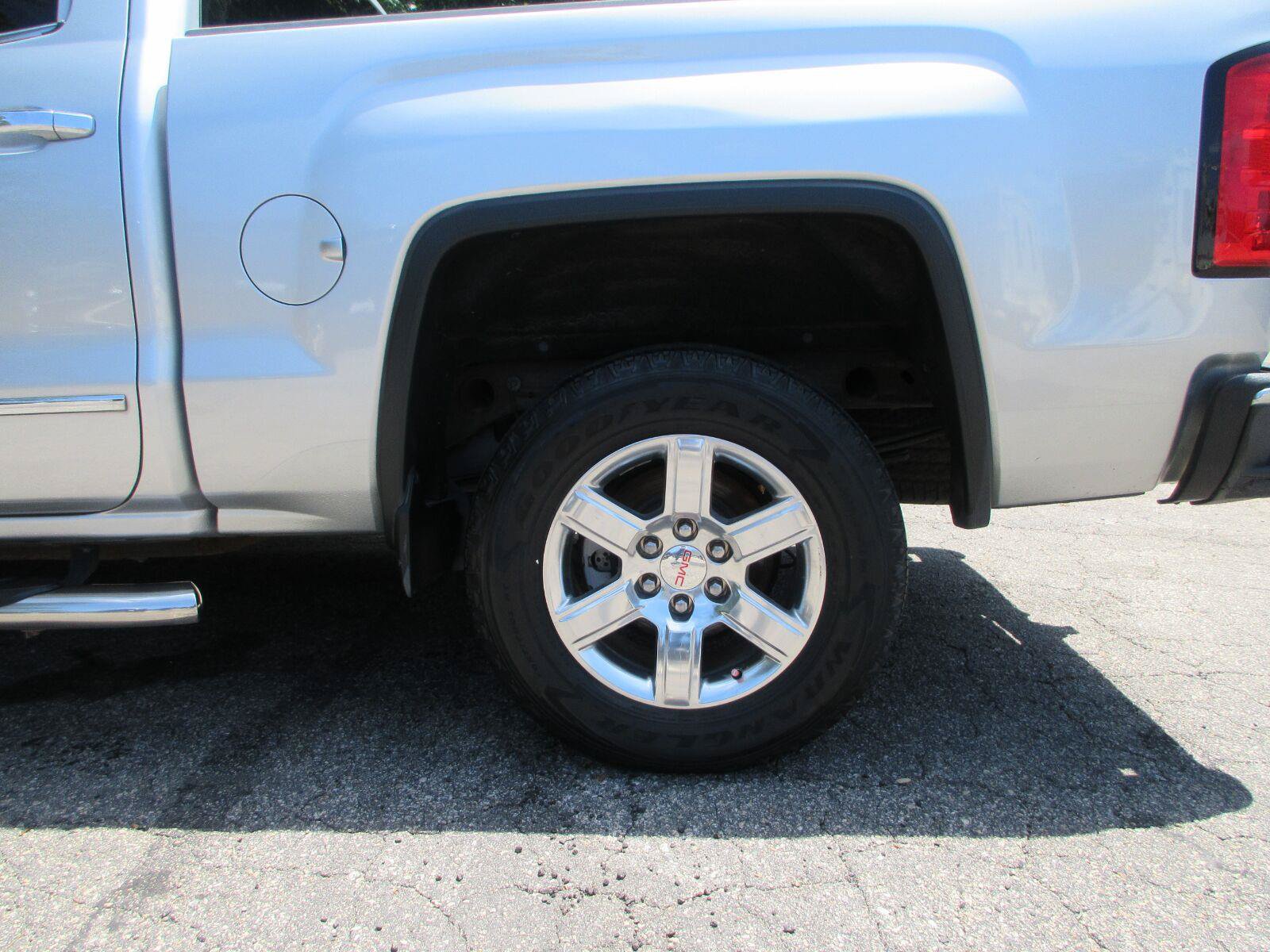Used 2014 GMC Sierra 1500 SLT w/ Suspension Package, Off-Road RWD image 22
