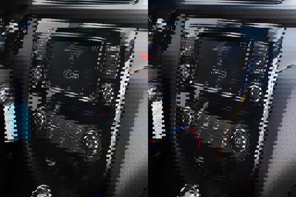 Used 2021 Nissan Rogue Sport S image 11