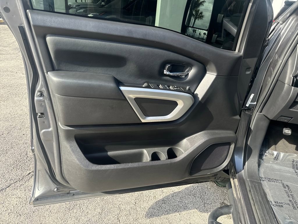 Used 2024 Nissan Titan SV w/ SV Convenience Package image 11