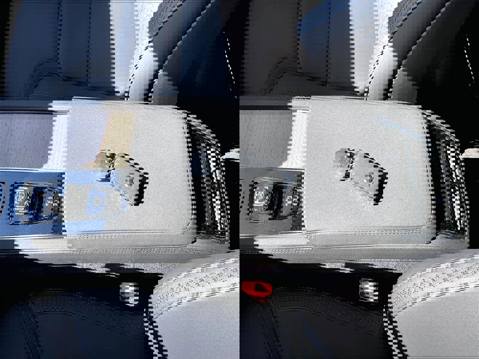 Used 2025 Volvo XC90 B5 Core w/ Protection Package Premier AWD/4WD image 13