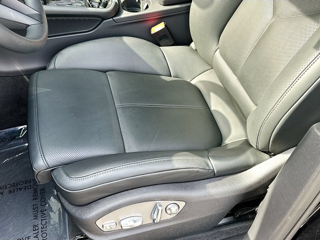 Certified 2026 Porsche Macan AWD/4WD image 22