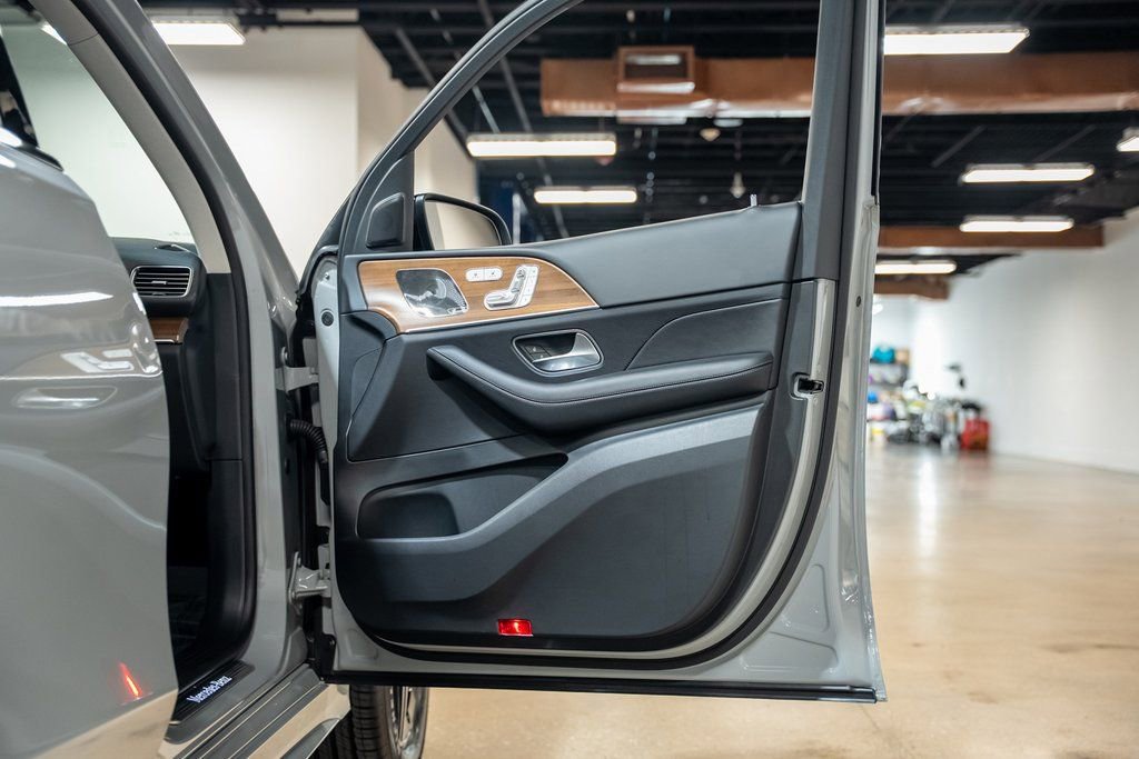 Used 2024 Mercedes-Benz GLE 350 4MATIC w/ AMG Line Exterior image 57