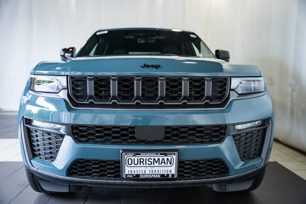 New 2026 Jeep Grand Cherokee Limited w/ Limited Altitude Package AWD/4WD image 2