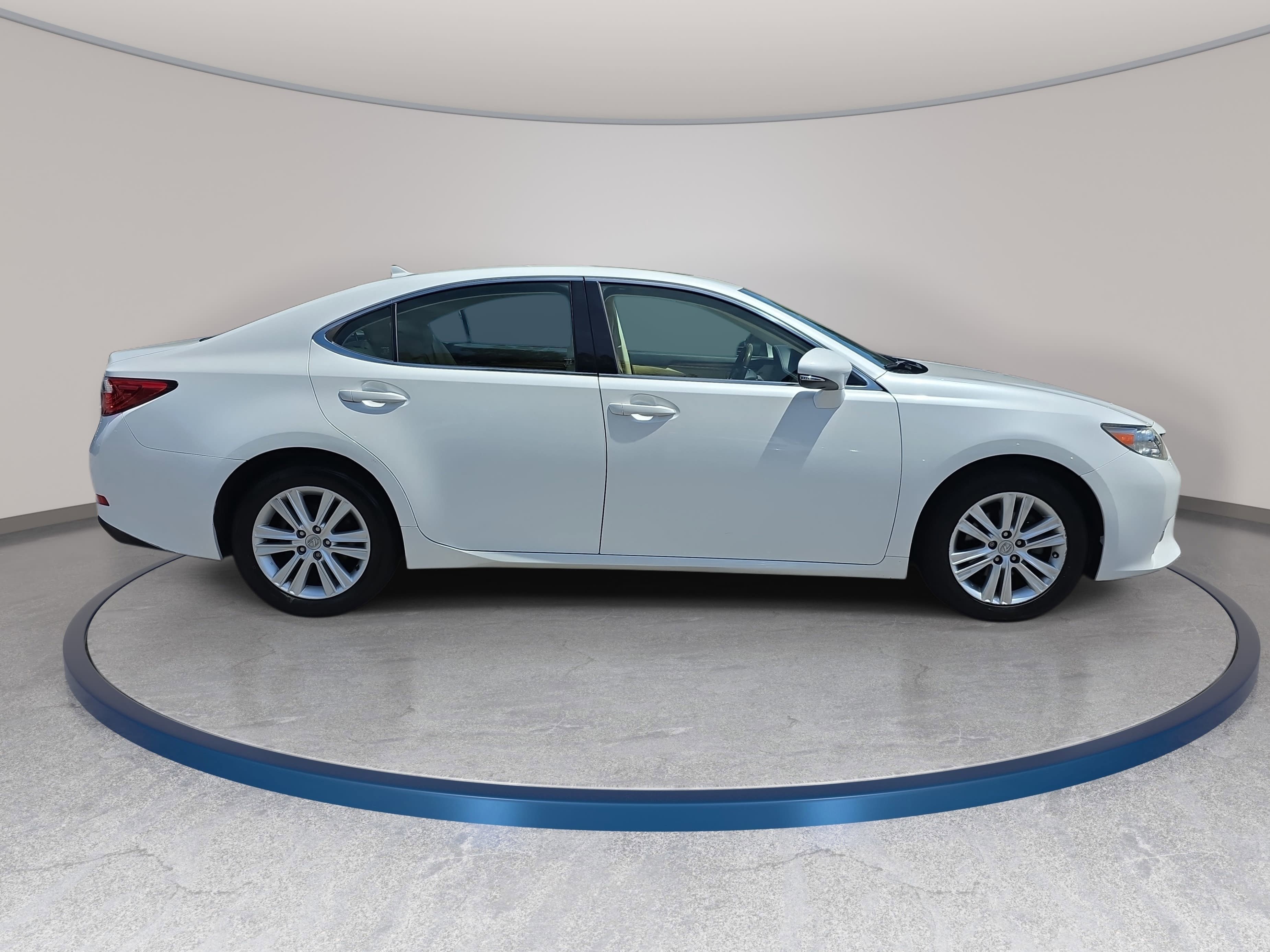 Used 2014 Lexus ES 350 w/ Premium Package FWD image 4