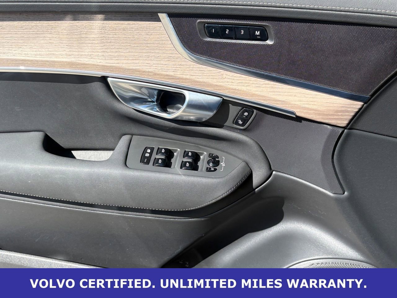 Certified 2025 Volvo XC90 B6 Plus image 26