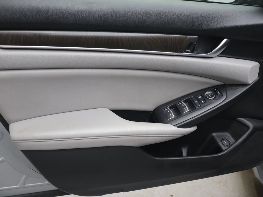 Used 2018 Honda Accord EX image 15