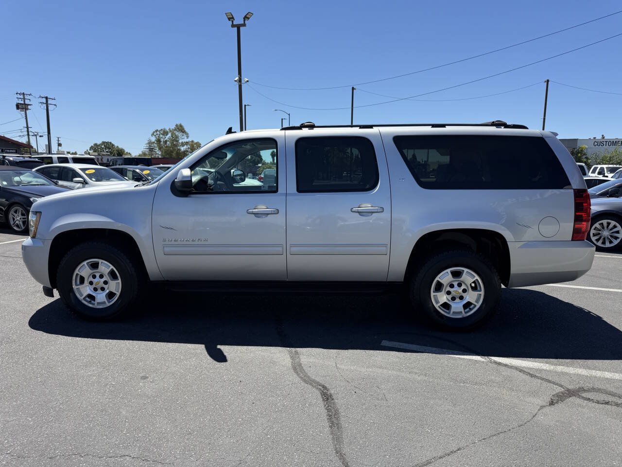 Used 2011 Chevrolet Suburban LT AWD/4WD image 6