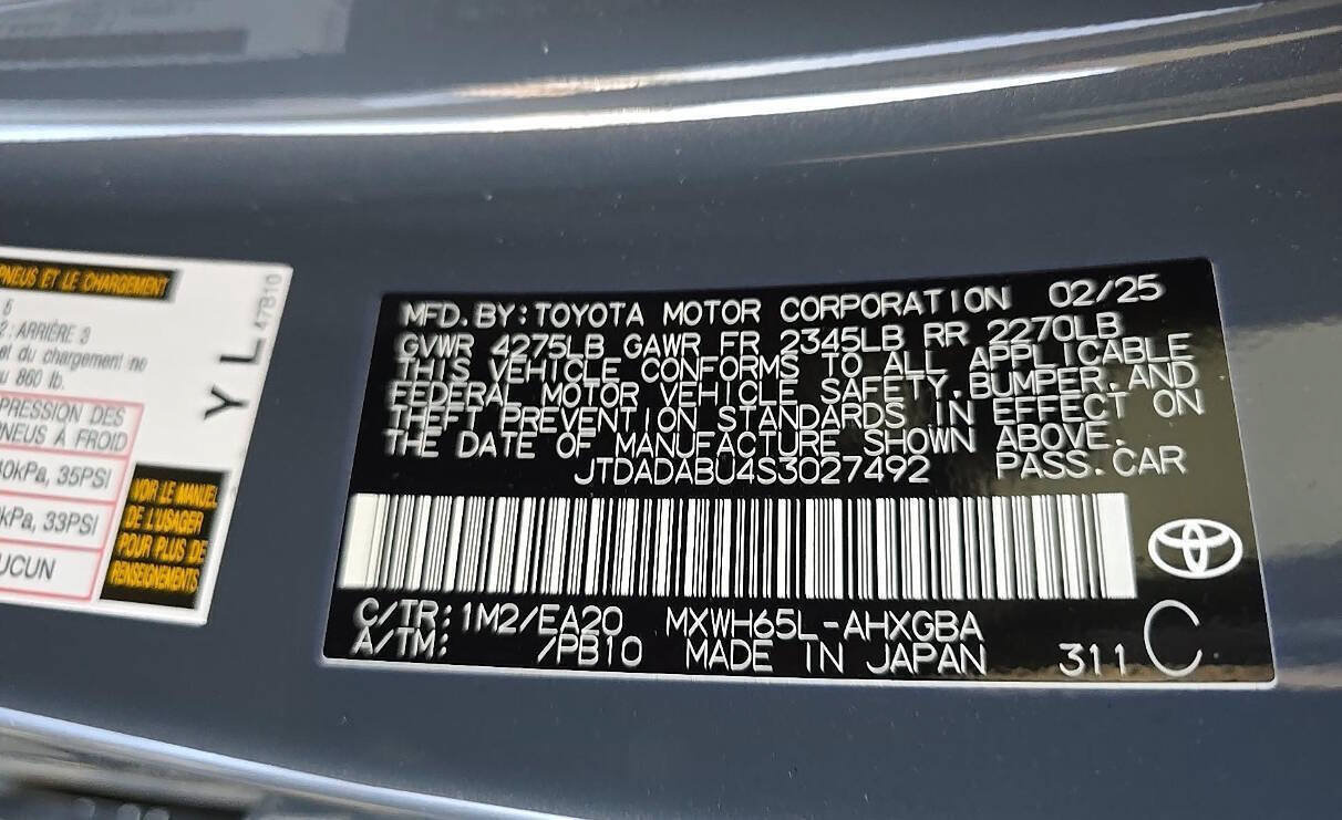 Used 2025 Toyota Prius XLE AWD/4WD image 16