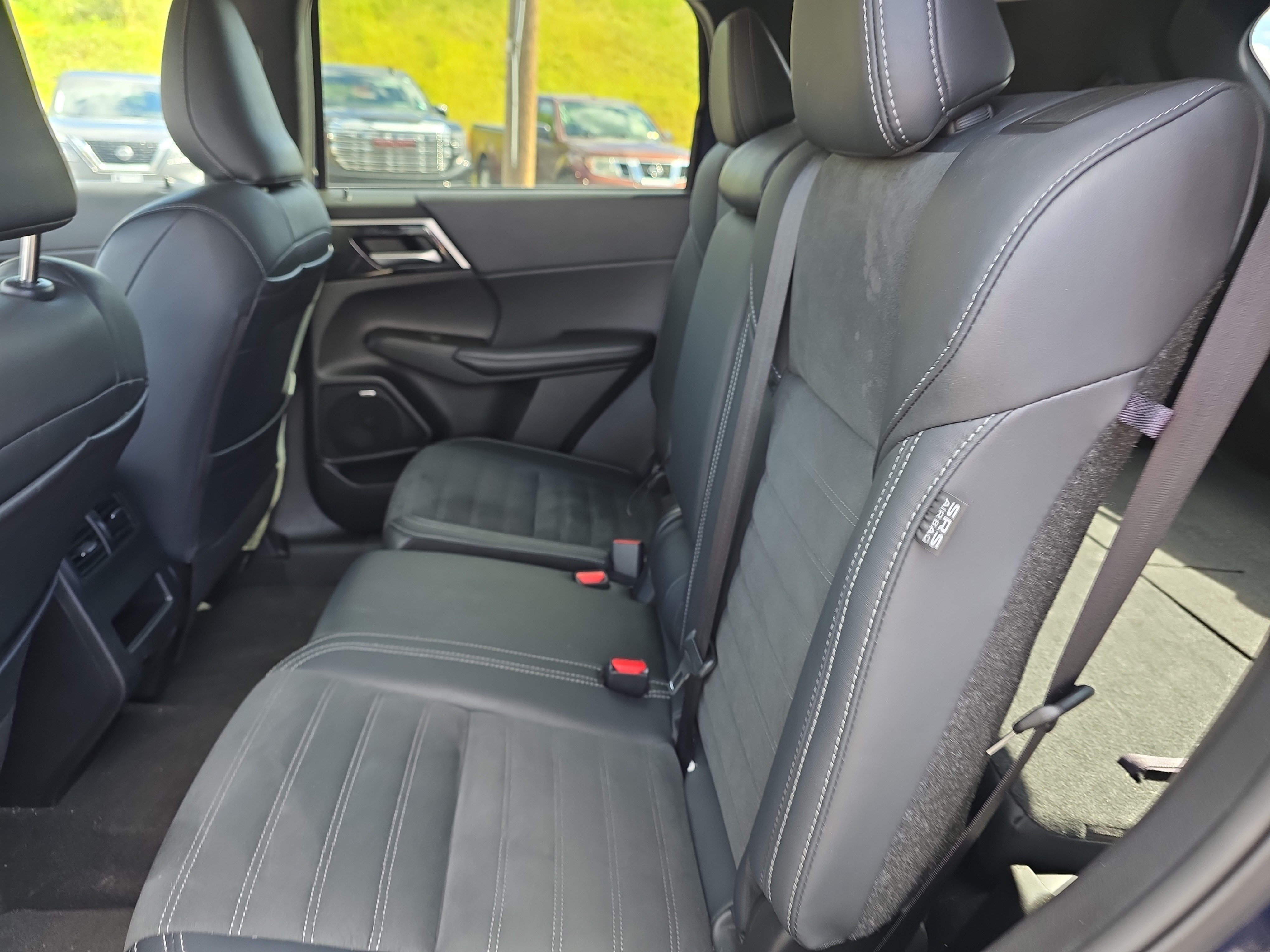 Used 2025 Mitsubishi Outlander SE AWD/4WD image 13