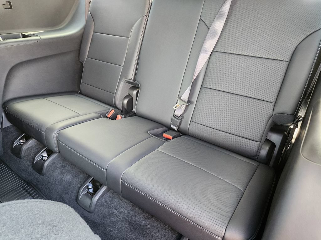 Used 2025 Chevrolet Traverse LT w/ Driver Confidence Package FWD image 25