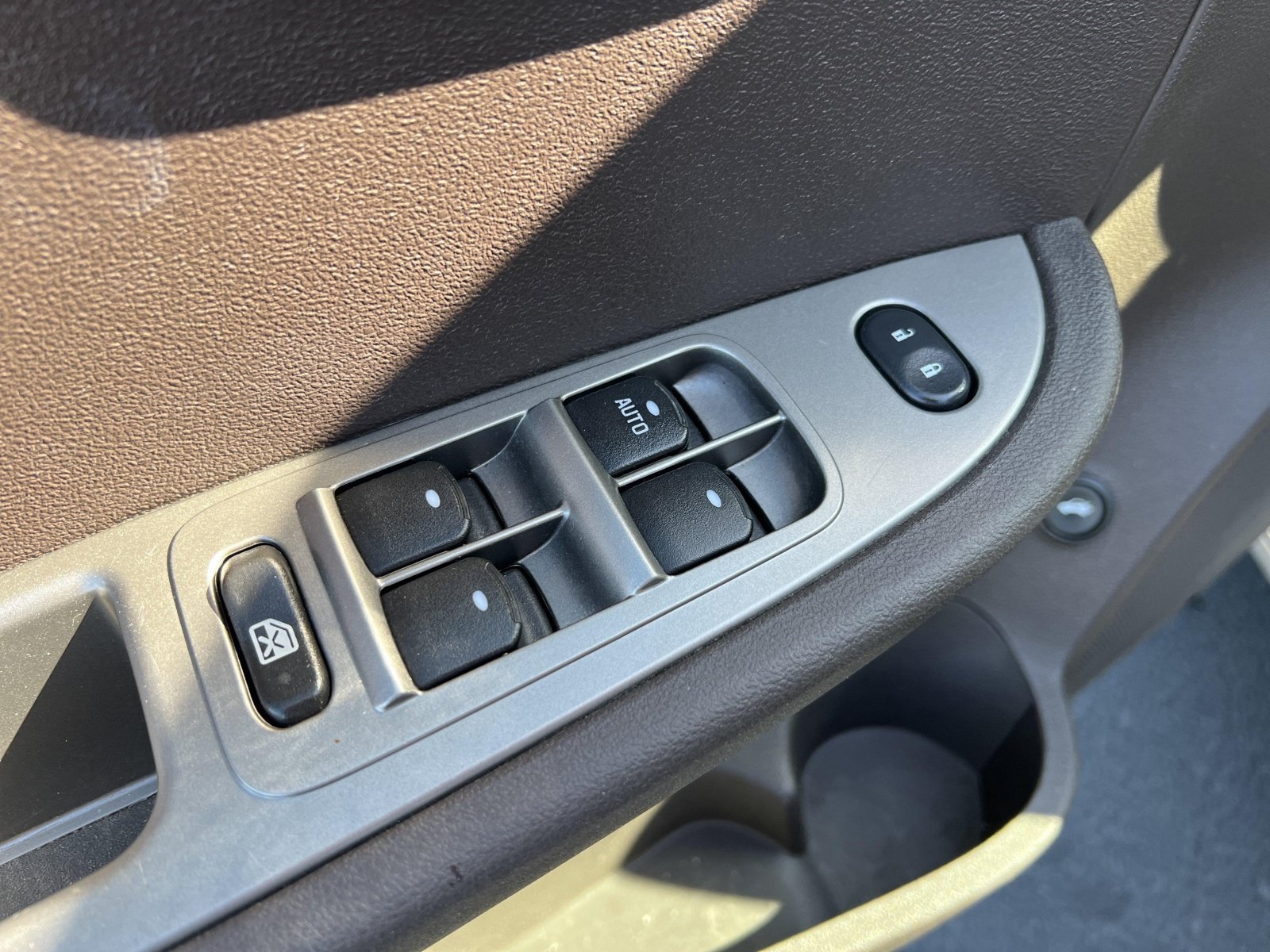 Used 2009 Chevrolet Malibu LTZ w/ Rear Power Package FWD image 13