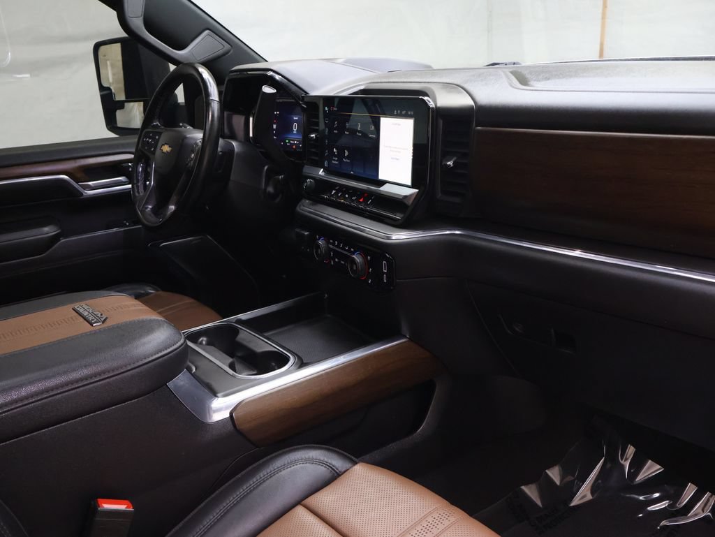 Used 2024 Chevrolet Silverado 3500 High Country w/ High Country Premium Package AWD/4WD image 10