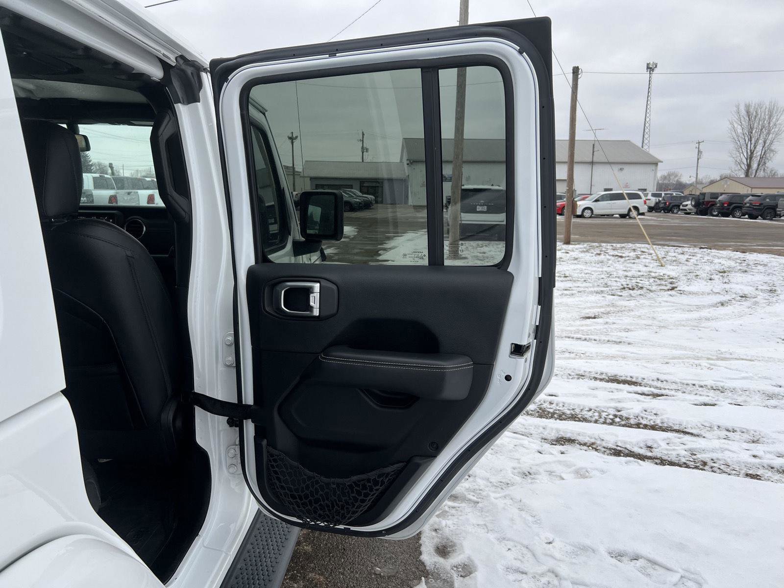 Used 2019 Jeep Wrangler Unlimited Sahara image 31
