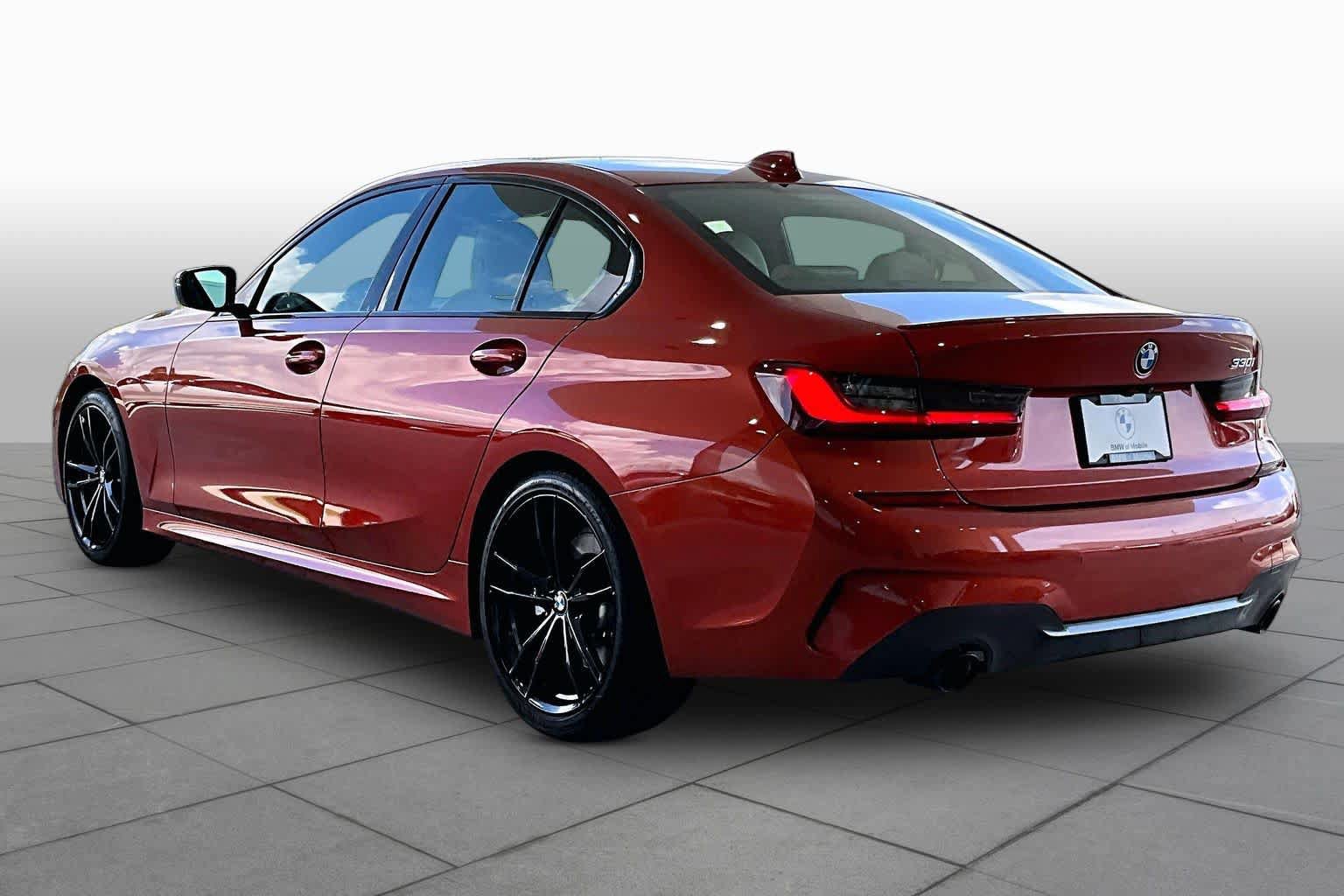 Used 2022 BMW 330i Sedan w/ M Sport Package RWD image 11