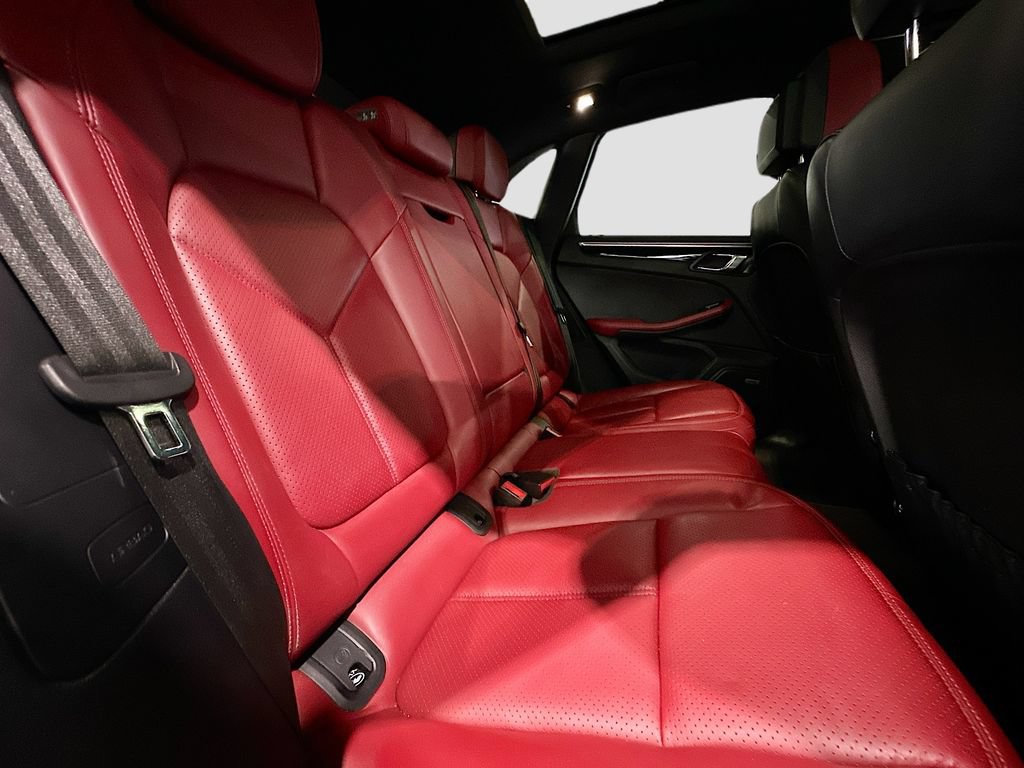 Used 2024 Porsche Macan AWD/4WD image 28