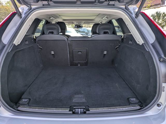 Used 2023 Volvo XC60 B5 Plus AWD/4WD image 17