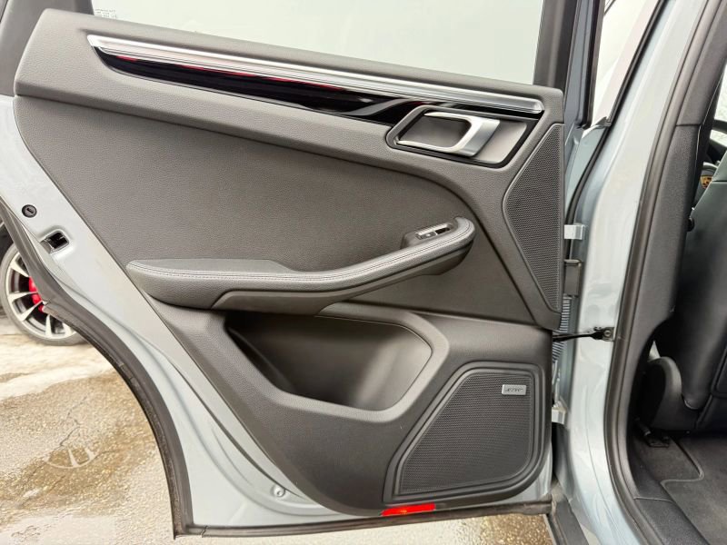 Used 2021 Porsche Macan AWD/4WD image 12