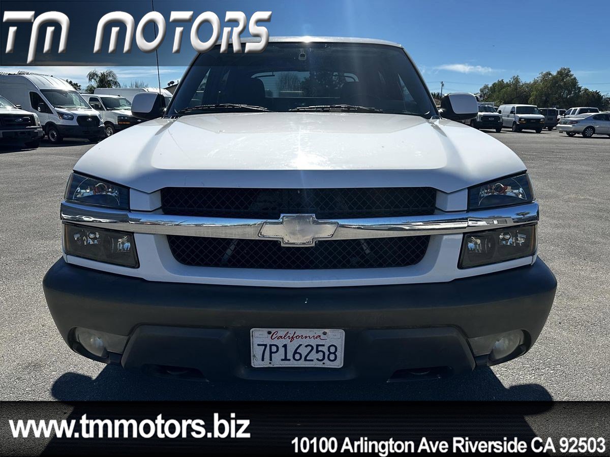 Used 2004 Chevrolet Avalanche Z66 w/ Preferred Equipment Group image 2