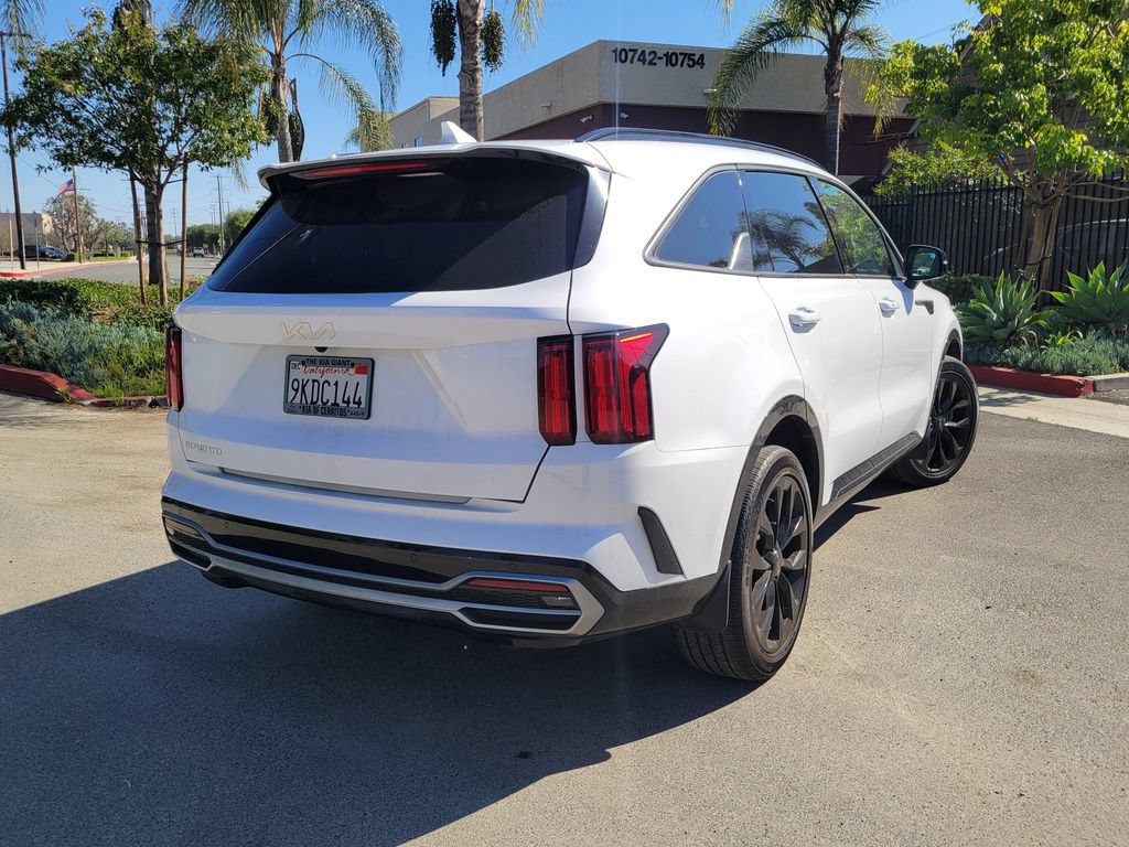 Certified 2023 Kia Sorento SX FWD image 2