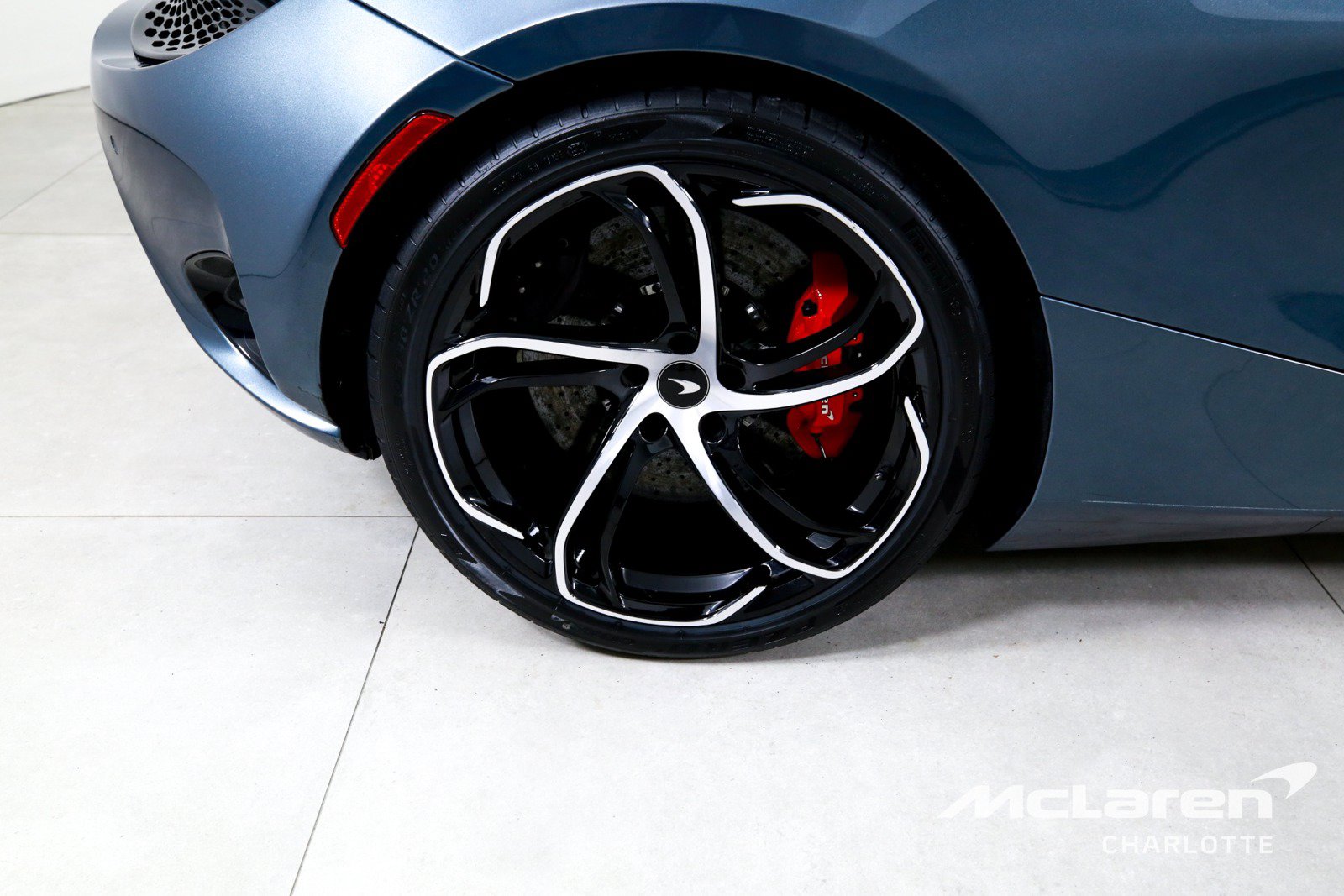 Used 2025 McLaren 750S RWD image 22