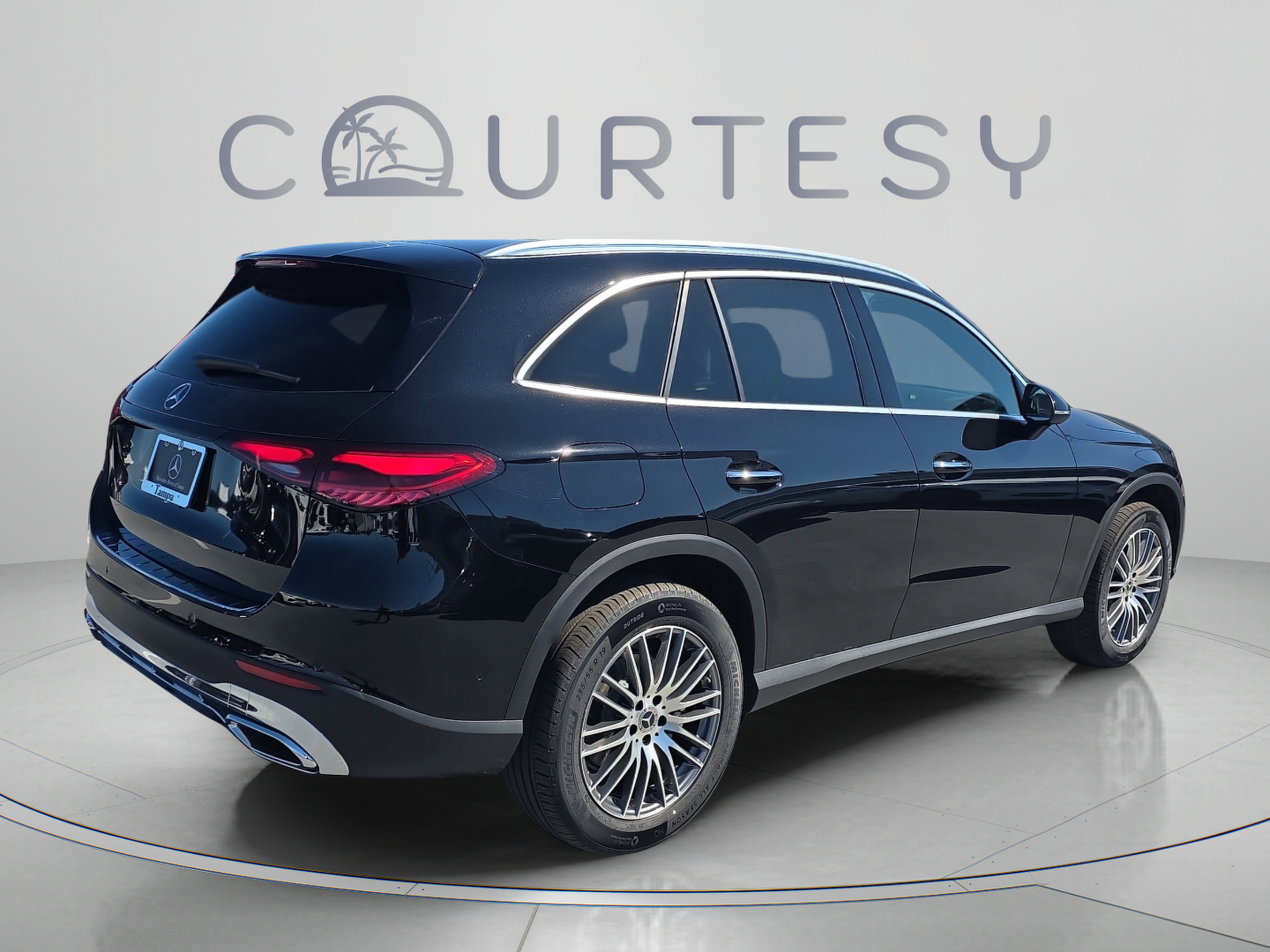 Used 2026 Mercedes-Benz GLC 300 image 4
