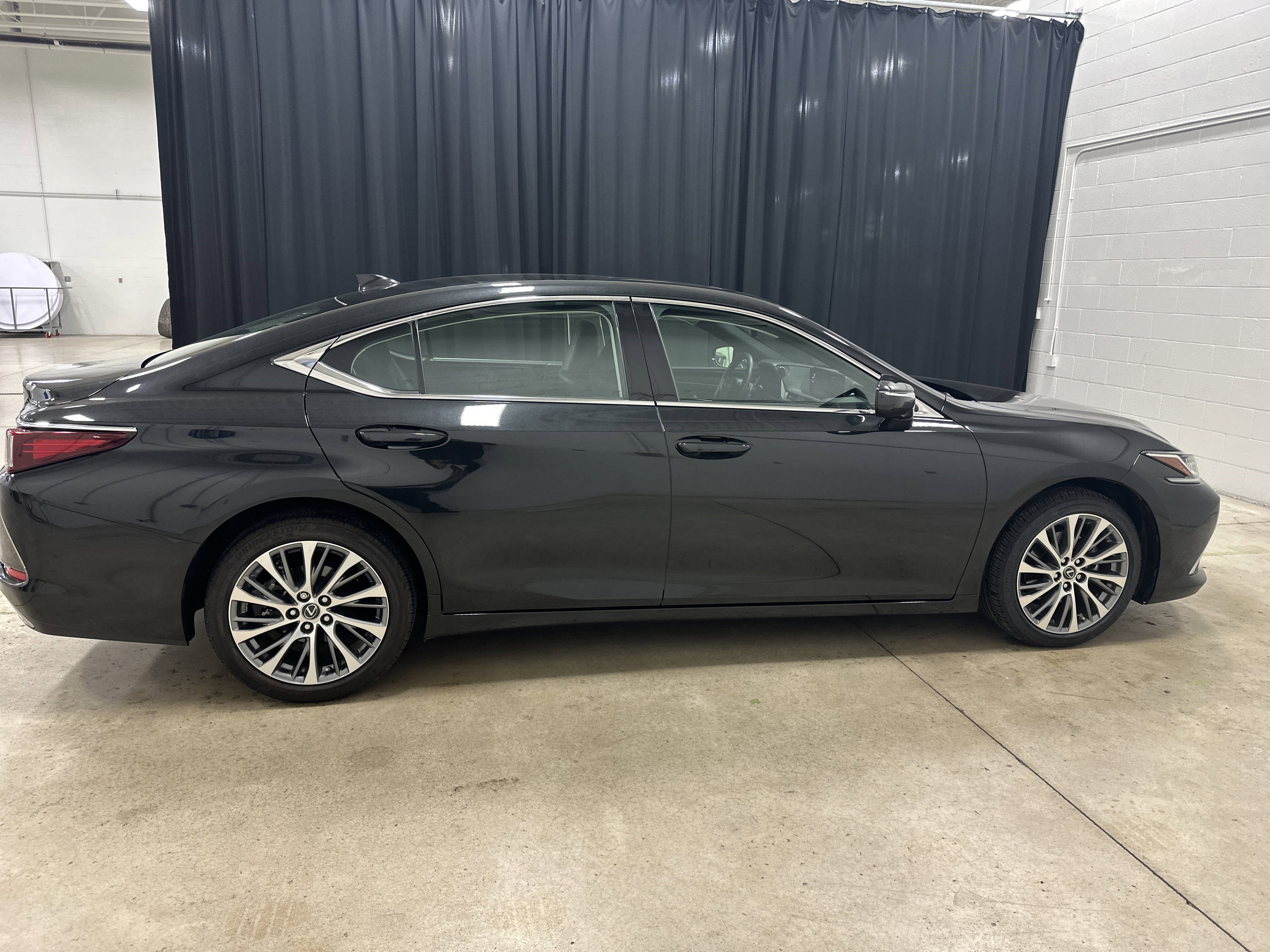 Used 2020 Lexus ES 350 w/ Premium Package image 11