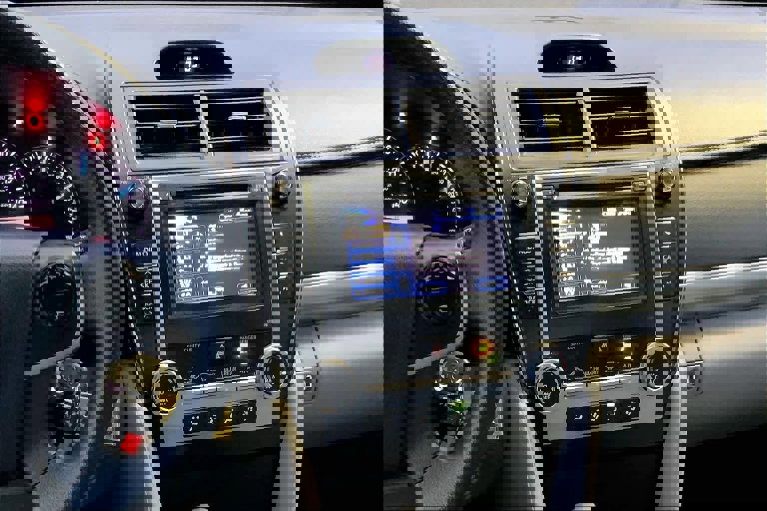 Used 2014 Toyota Camry L image 7