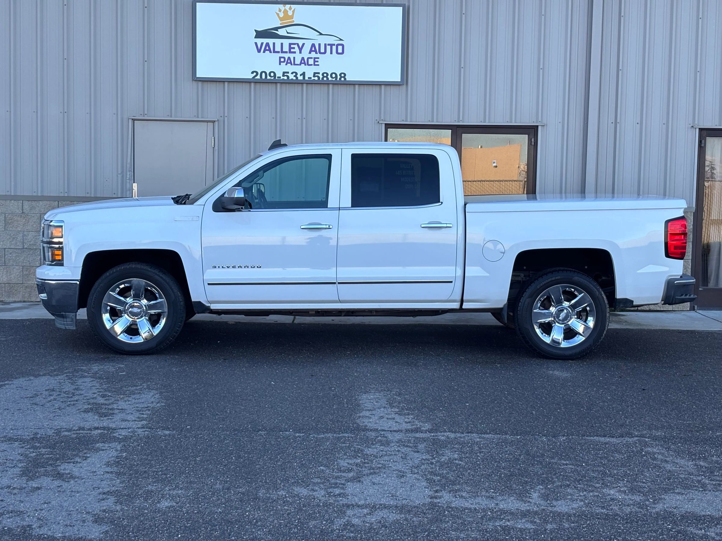 Used 2015 Chevrolet Silverado 1500 LTZ w/ LTZ Plus Package image 6