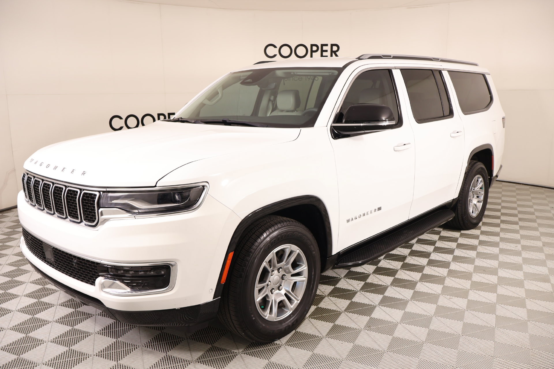 Used 2024 Jeep Wagoneer L 2WD image 11