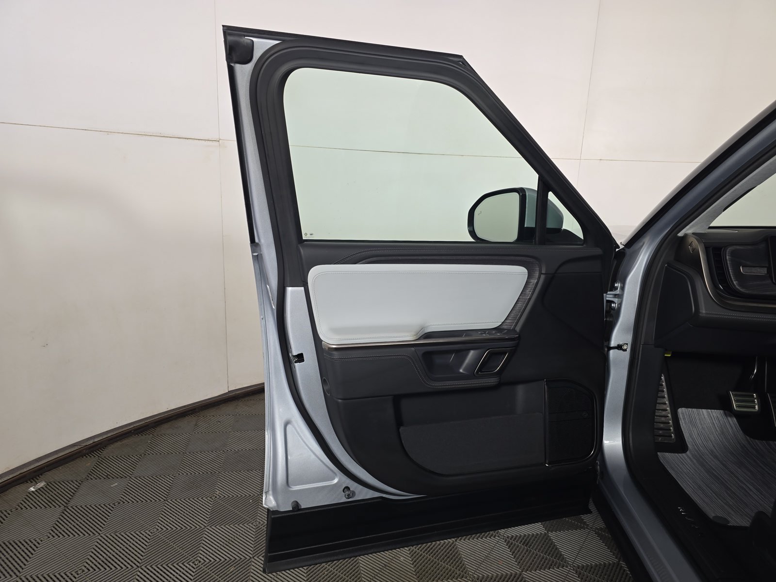 Used 2023 Rivian R1S Adventure Quad AWD/4WD image 16