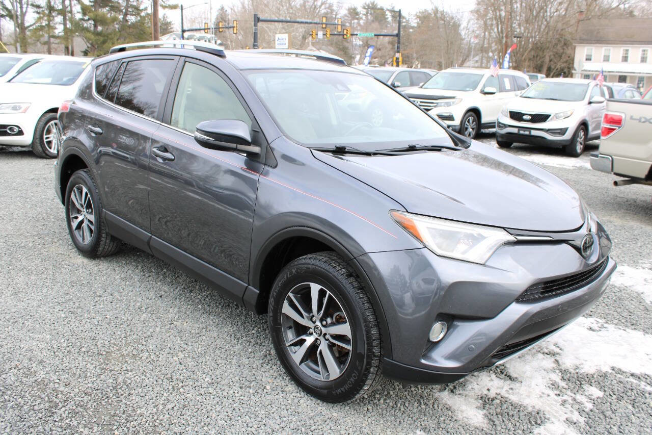 Used 2017 Toyota RAV4 XLE image 4