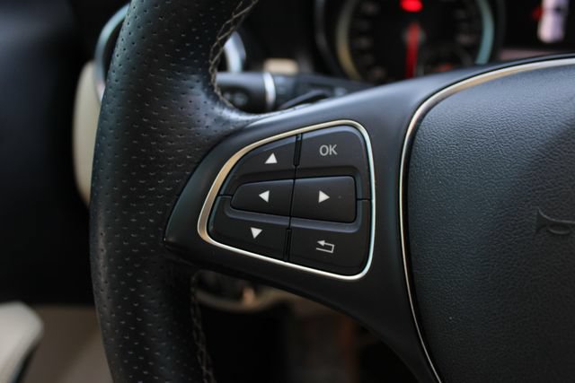 Used 2020 Mercedes-Benz GLA 250 4MATIC w/ Premium Package image 7