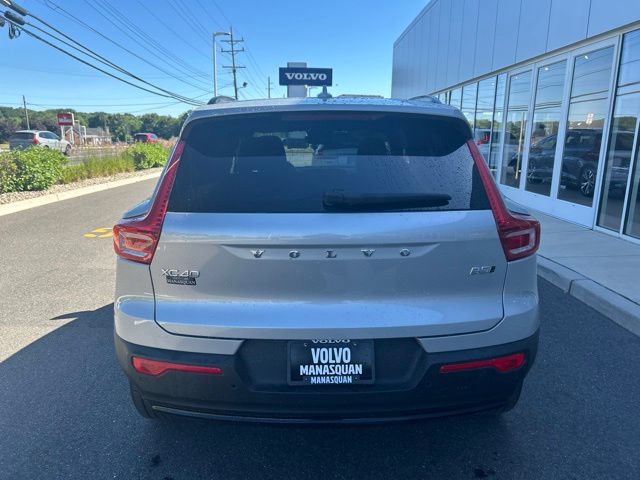 Certified 2025 Volvo XC40 B5 Plus AWD/4WD image 4