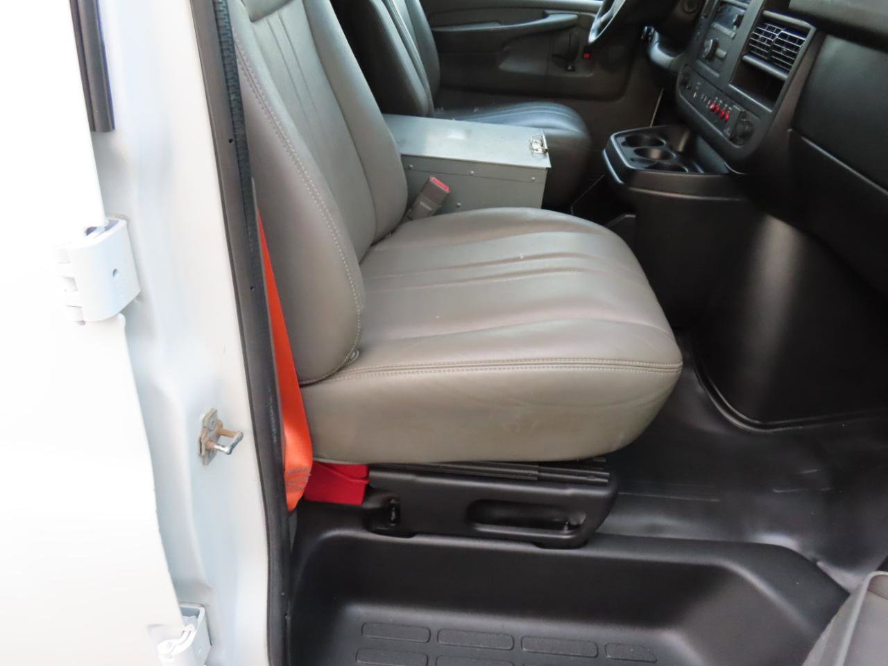 Used 2015 Chevrolet Express 2500 RWD image 20