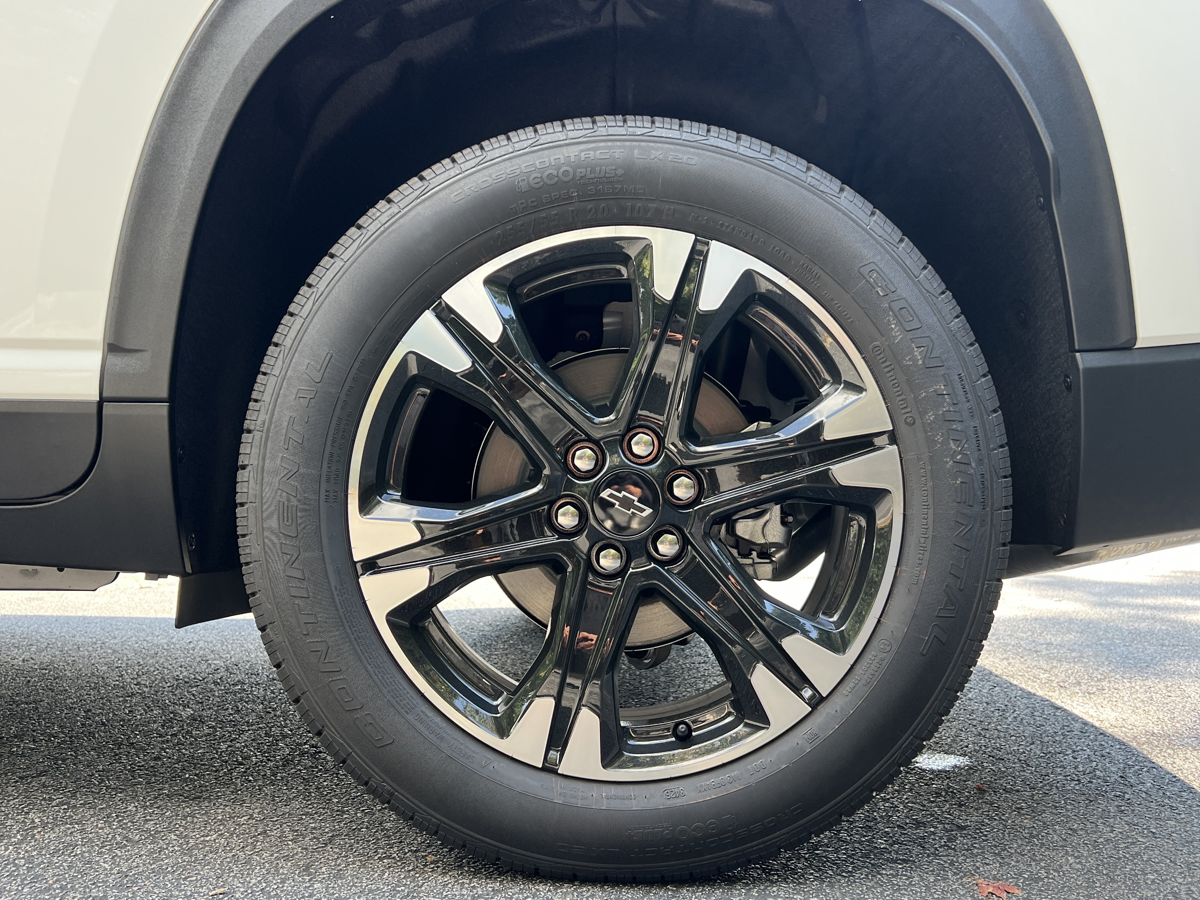 New 2027 Chevrolet Traverse LT w/ Sun and Wheel Package FWD image 39