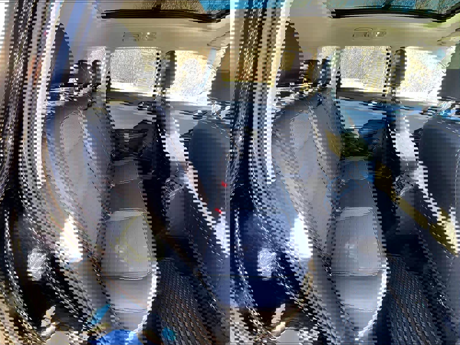 Used 2022 Volkswagen Taos SE w/ Panoramic Sunroof Package image 16