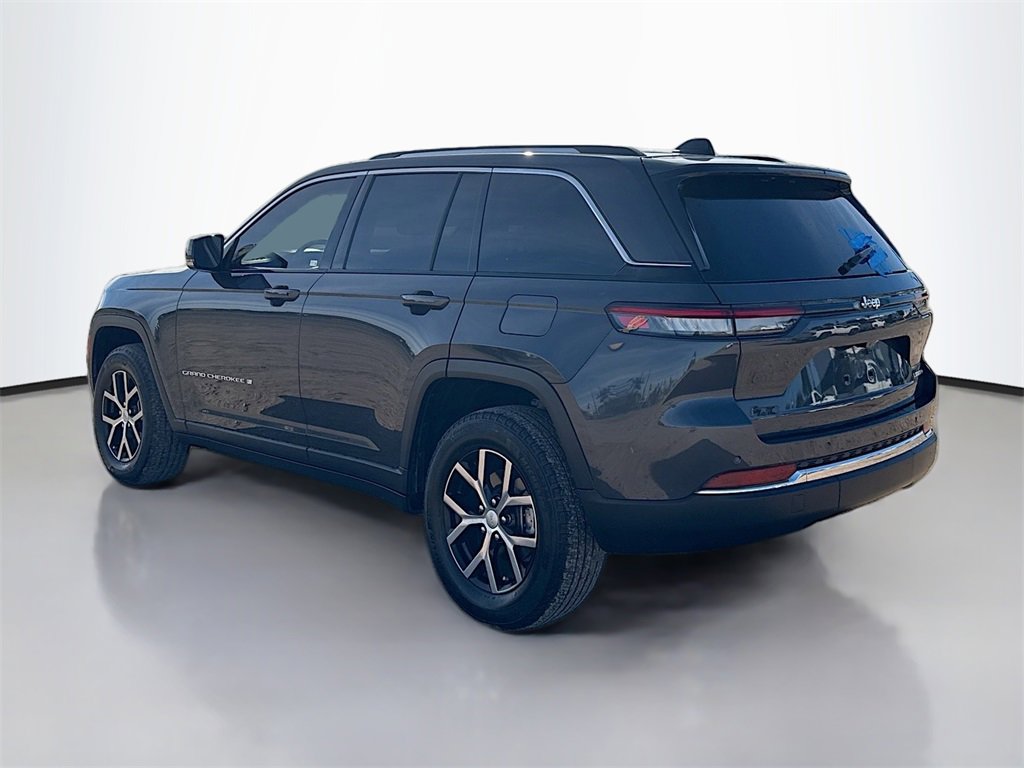 Used 2023 Jeep Grand Cherokee Limited image 5