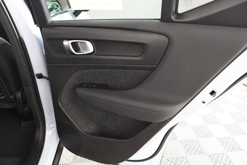Used 2025 Volvo XC40 B5 Core AWD/4WD image 21