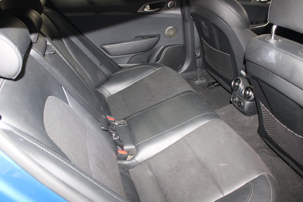 Used 2020 Kia Stinger GT1 RWD image 23