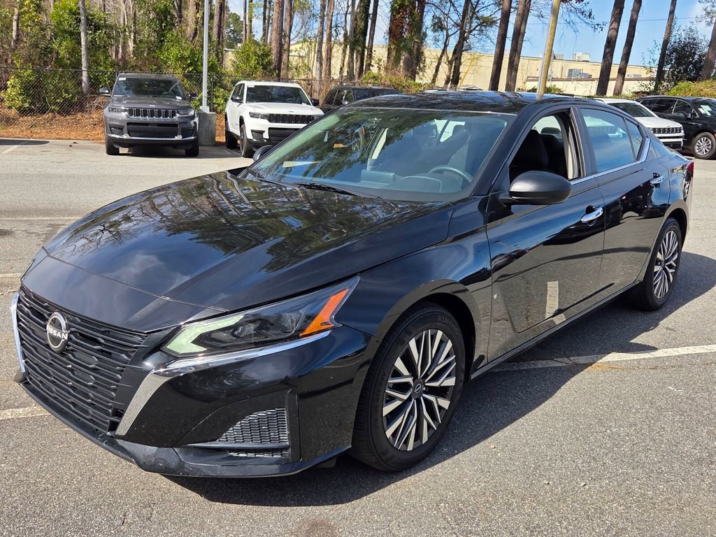 Used 2024 Nissan Altima 2.5 SV image 3