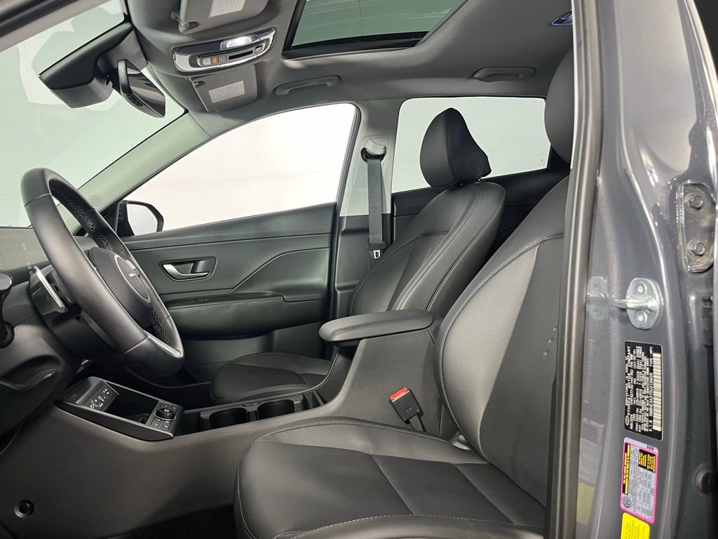 Used 2025 Hyundai Kona Limited image 24