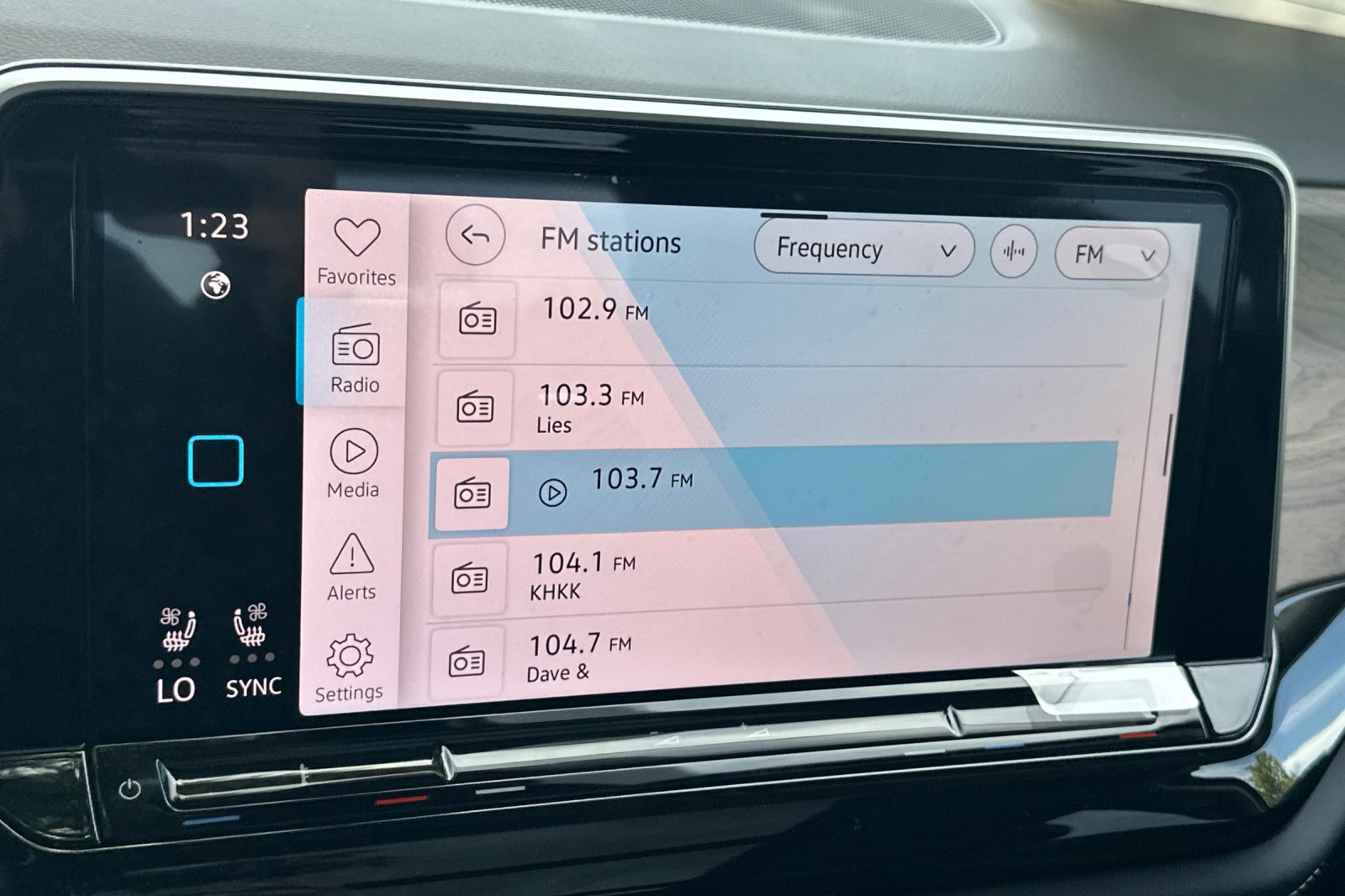 New 2026 Volkswagen Atlas SE FWD image 19